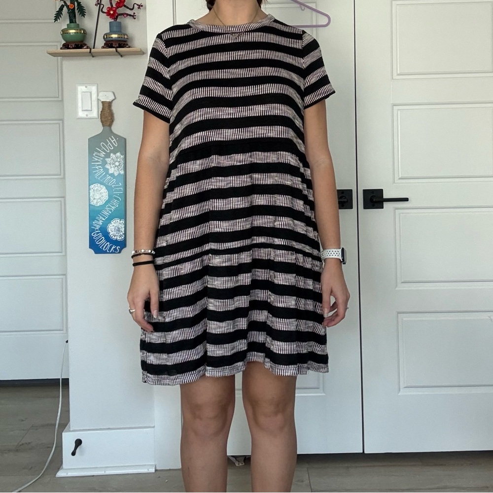 LOFT black and white shift dress